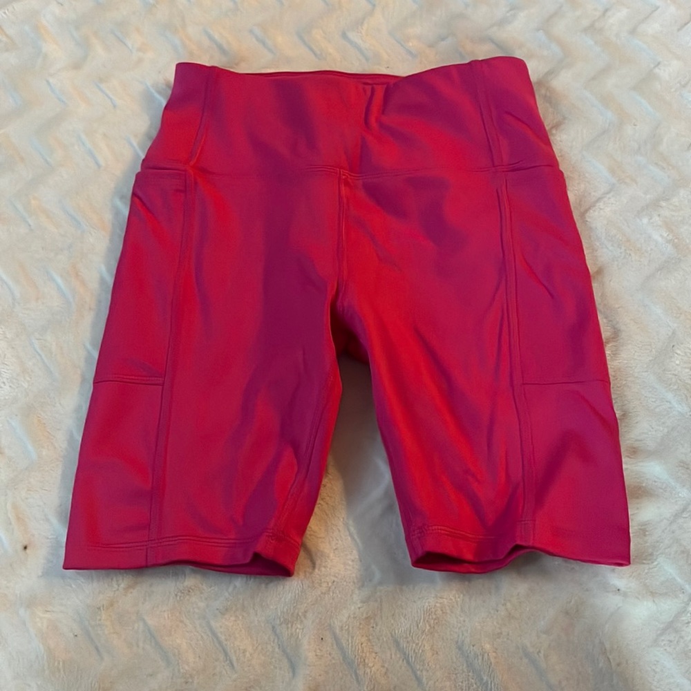 Womens pink athletic shorts with 2 side pockets size xs (0-2)